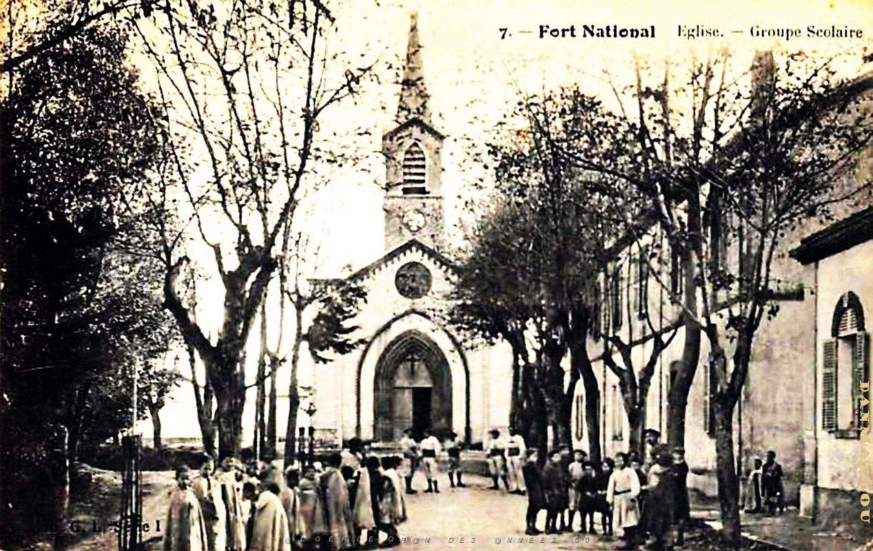 Fort-National - Eglise et Groupe Scolaire.jpg